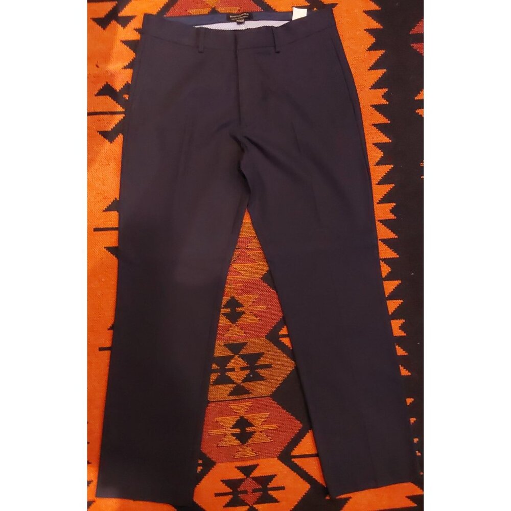 Banana Republic Men's Navy Non-Iron Tailored Slim Fit Cotton Chinos. 32W x 30L
